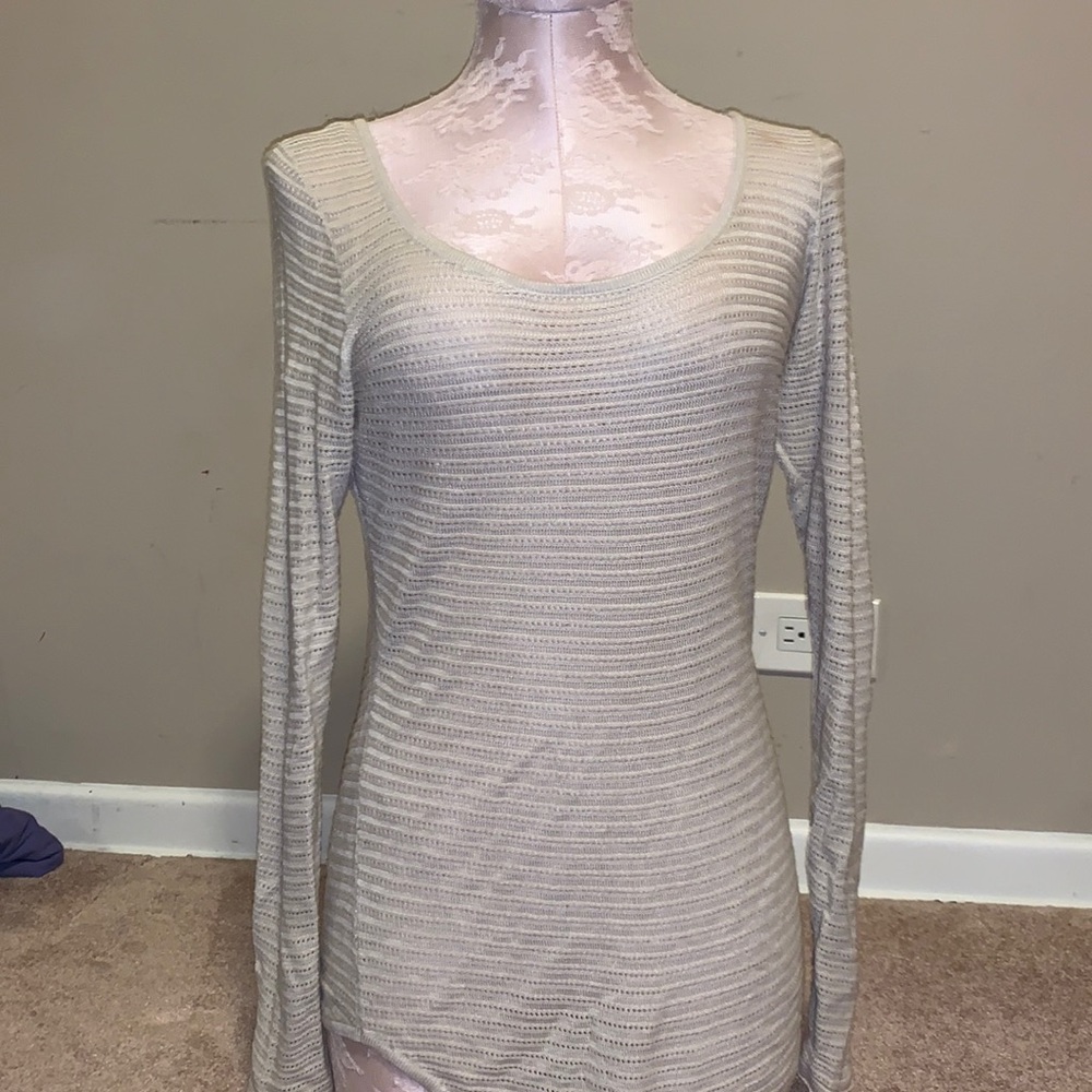 Top I’m size medium from express